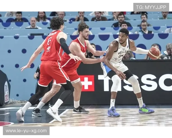 申京闪耀赛场，土耳其新星引领篮球风暴