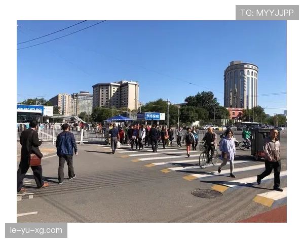 仲满家的冰箱里塞满了能量胶，连饮料都按训练表排班