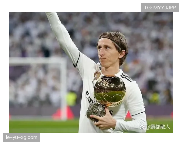 莫德里奇年薪能买半座城，可他家客厅怎么看着像大学生宿舍