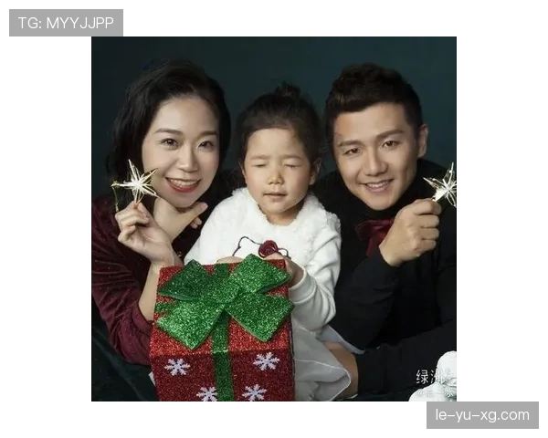 陈一冰退役后住进四合院，每天遛弯像在拍民国剧